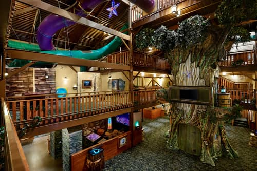 wn 1 - Best Indoor Water Park Near Oshkosh